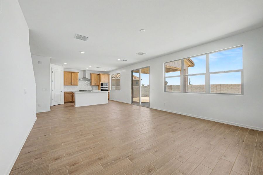 Spacious, unfurnished interior of a new home in Soleo, San Tan Valley (Image 7).