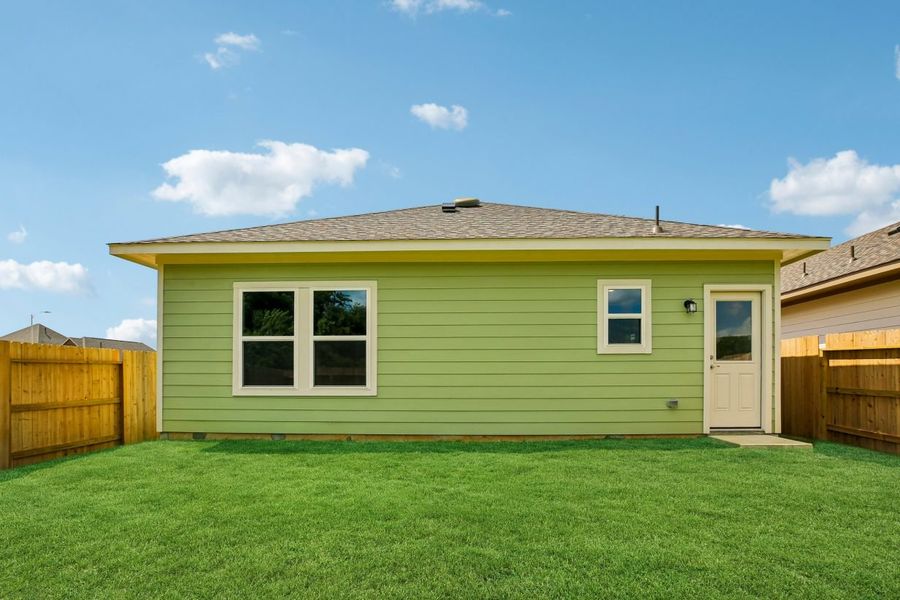 Exterior details and patio area of a home in Mustang Meadows, Waller (Image 4).