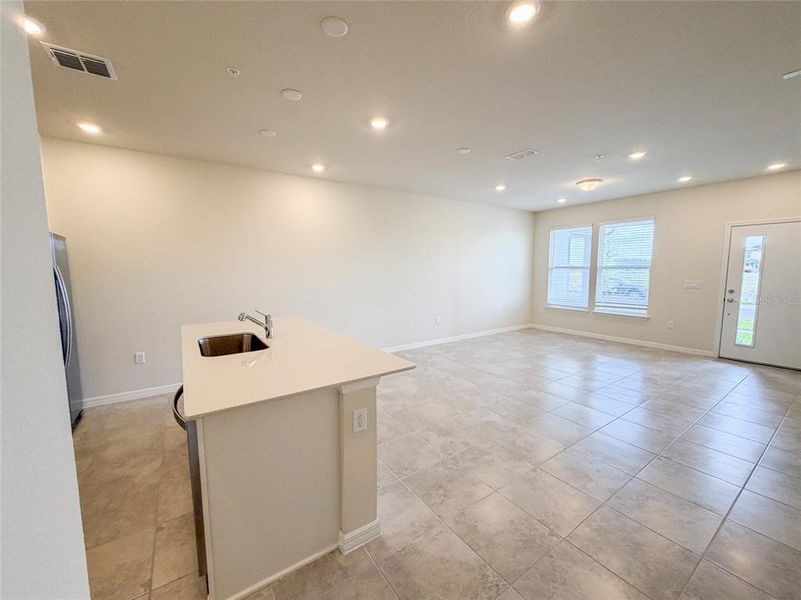 Spacious, unfurnished interior of a new home in , Orlando (Image 16).