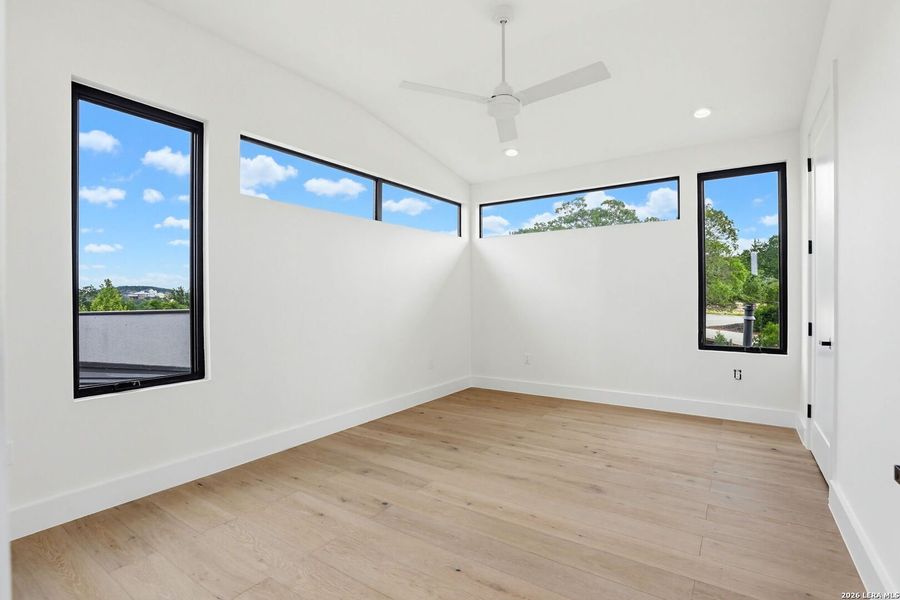 Spacious, unfurnished interior of a new home in , San Antonio (Image 37).
