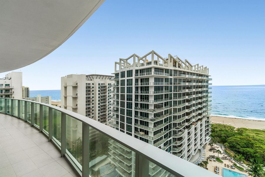 Exterior details and patio area of a home in , West Palm Beach (Image 22).