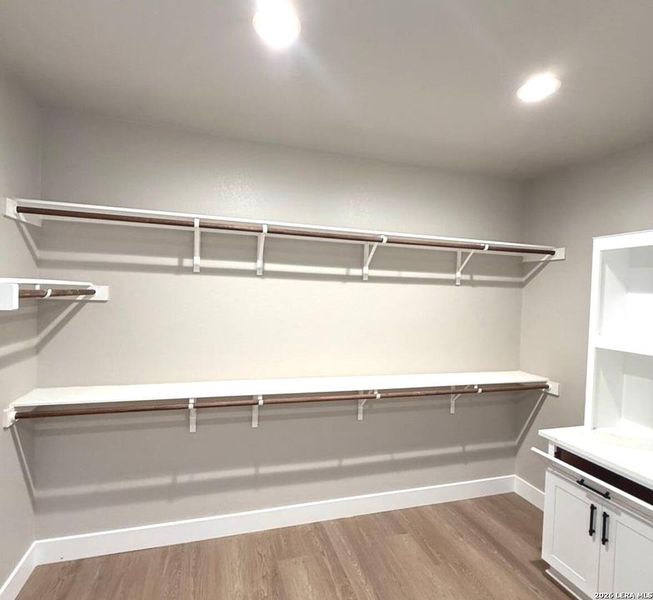 Spacious, unfurnished interior of a new home in , Canyon Lake (Image 19).