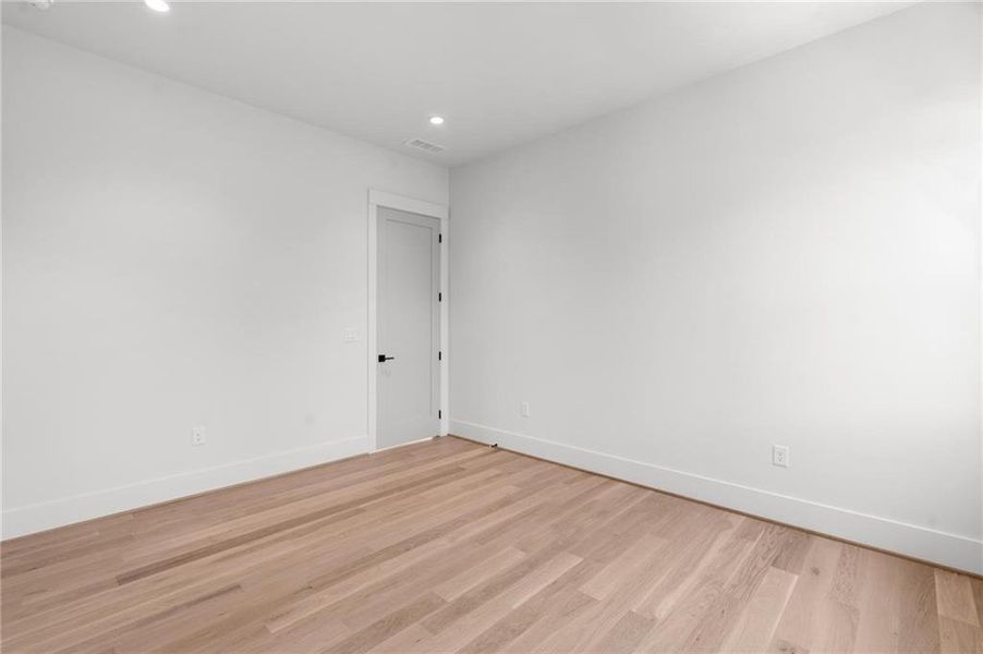 Spacious, unfurnished interior of a new home in , Atlanta (Image 43).