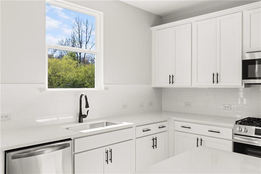 Furnished interior view inside a new home in Cedar Farms, Winder (Image 7).