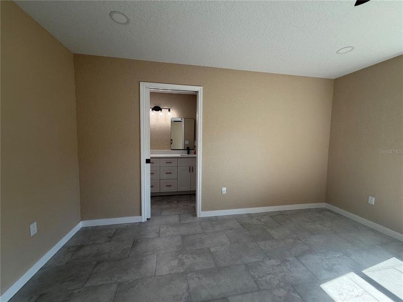 Spacious, unfurnished interior of a new home in , Belleview (Image 19).