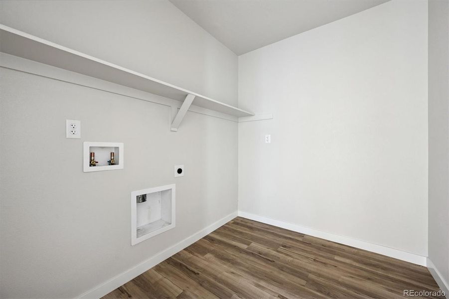 Spacious, unfurnished interior of a new home in Windler, Aurora (Image 11).