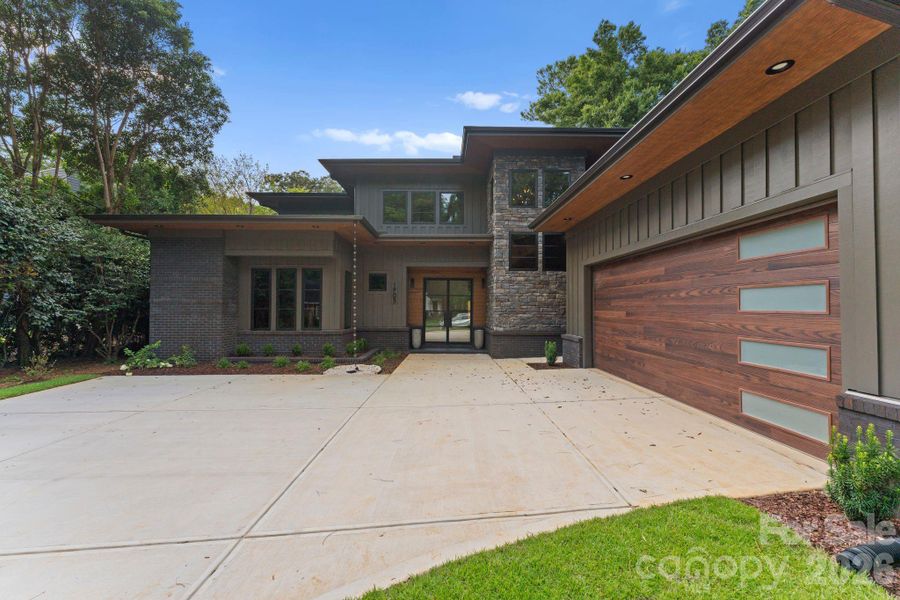 Exterior details and patio area of a home in , Charlotte (Image 3).