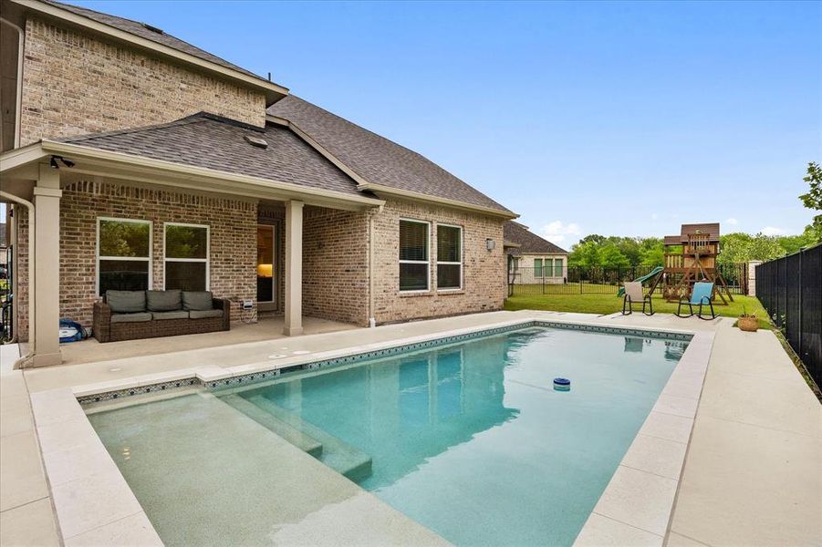 Exterior details and patio area of a home in Gideon Grove, Rockwall (Image 21).