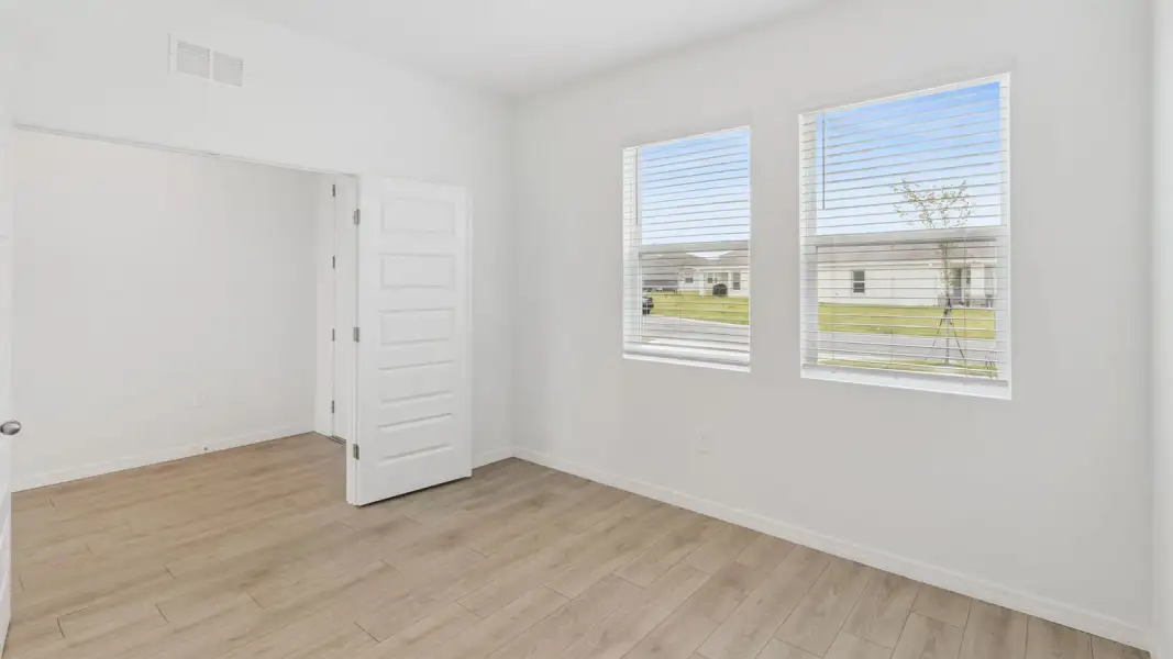 Representative unfurnished interior of a home built from the Coral by D.R. Horton in Hawthorne Ranch, Lakeland (Image 19).