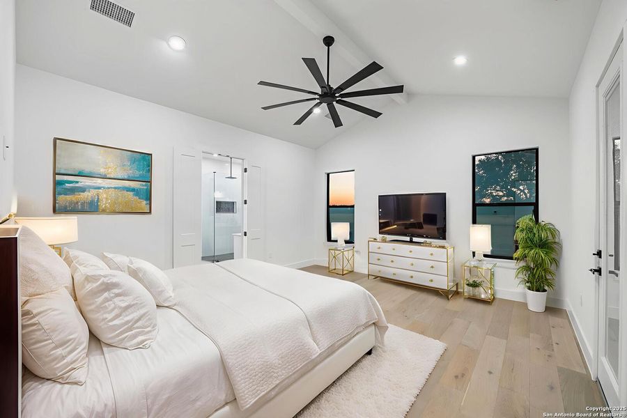 Furnished interior view inside a new home in , Bandera (Image 28).