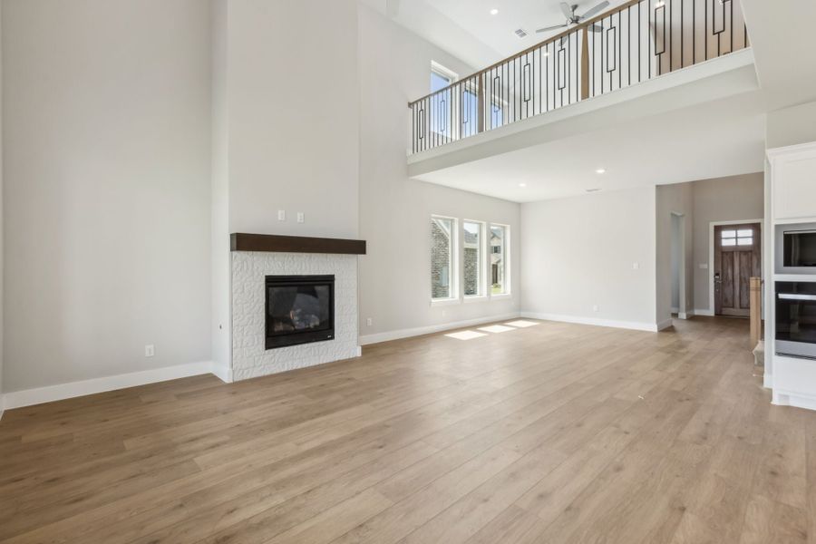 Spacious, unfurnished interior of a new home in Painted Tree Lakeside, McKinney (Image 14).