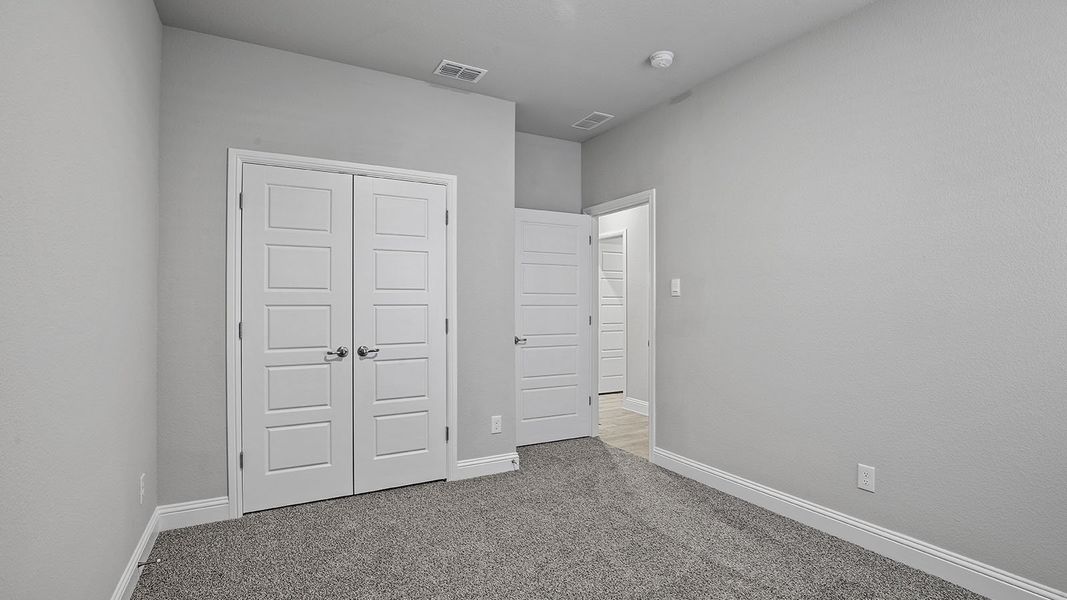 Spacious, unfurnished interior of a new home in Eagle Creek, Denton (Image 32).