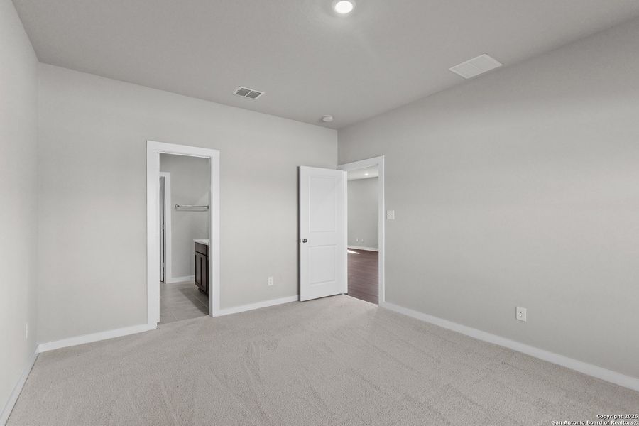 Spacious, unfurnished interior of a new home in Garden Grove, Schertz (Image 18).