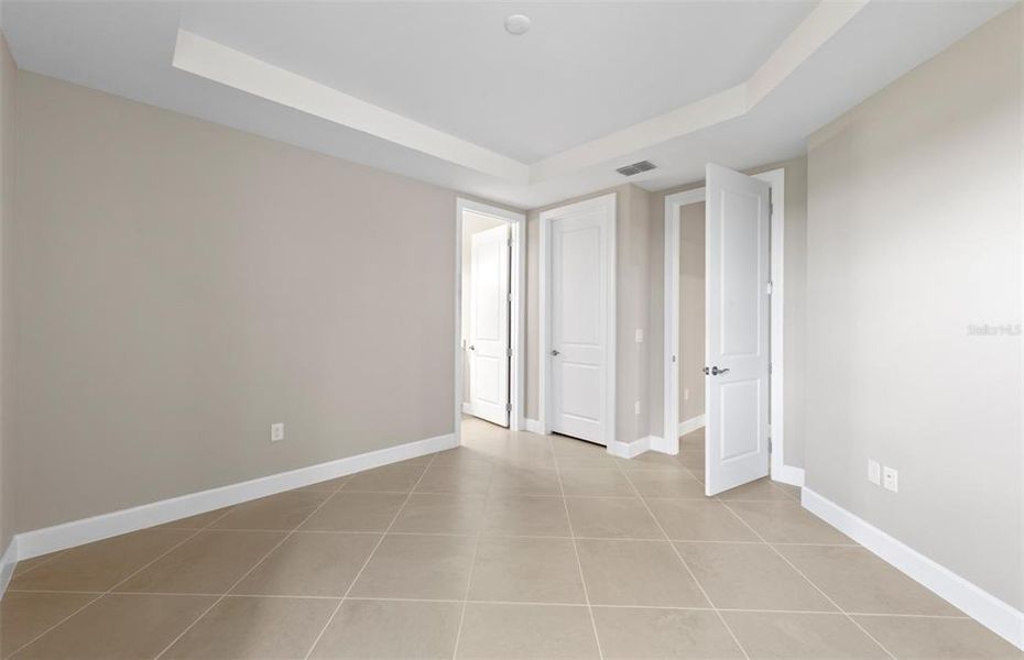 Spacious, unfurnished interior of a new home in BeachWalk by Manasota Key, Englewood (Image 27).