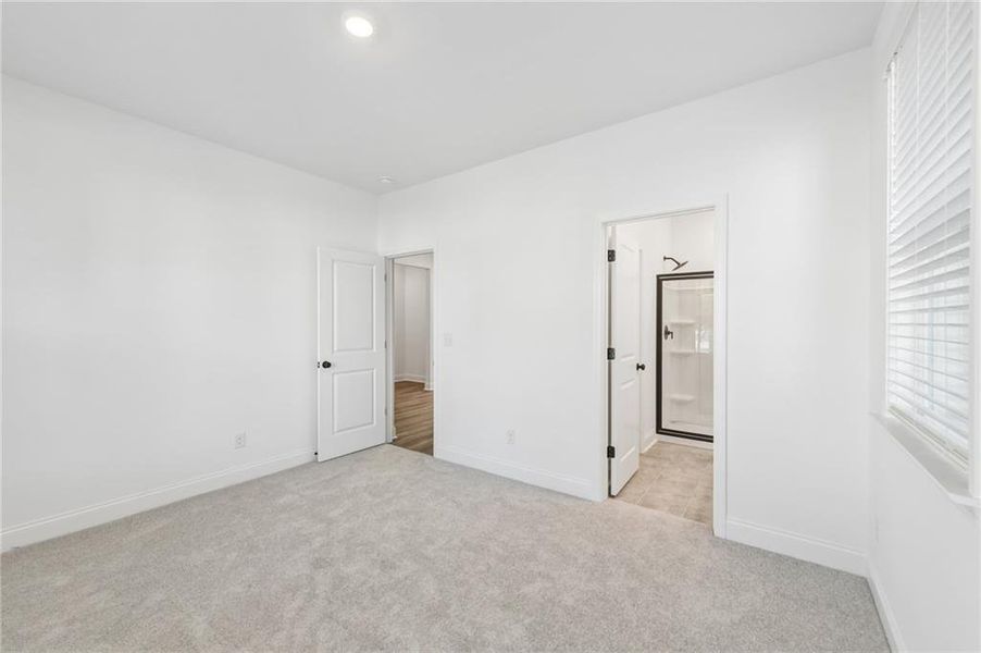 Spacious, unfurnished interior of a new home in Auburn Glen, Dacula (Image 46).
