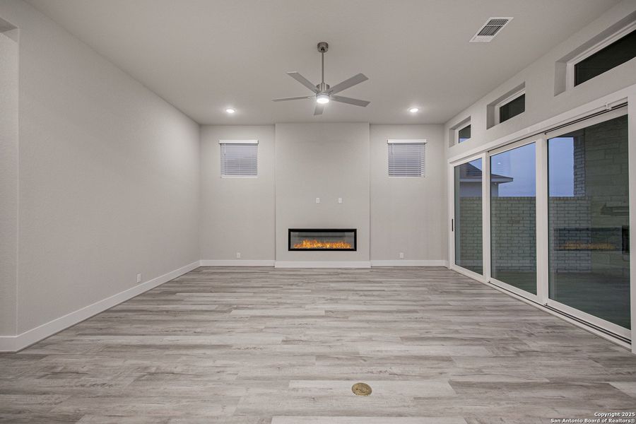 Spacious, unfurnished interior of a new home in Mesa Western, Cibolo (Image 42).