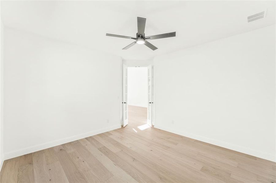Spacious, unfurnished interior of a new home in Willow Wood, McKinney (Image 38).