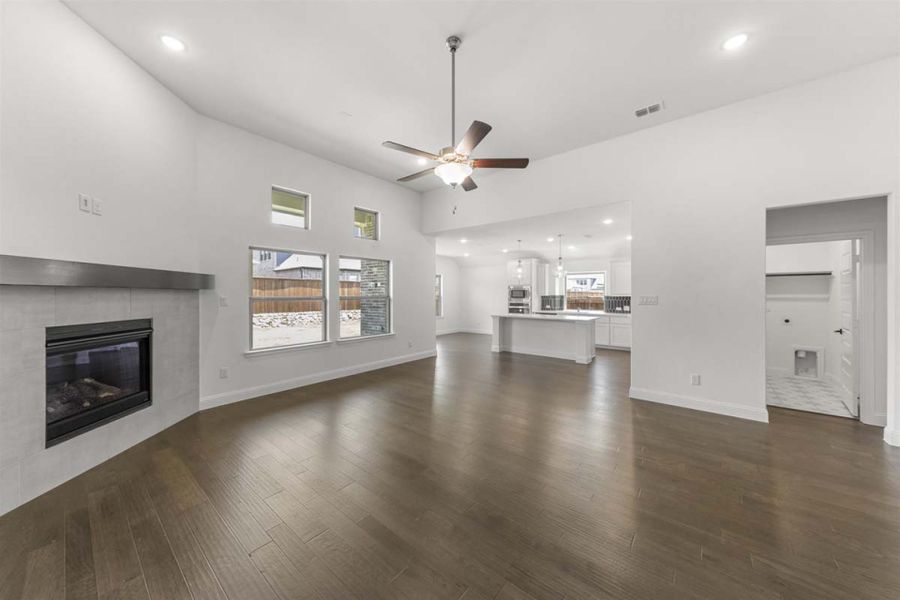 Representative unfurnished interior of a home built from the Fairview II by Pacesetter Homes in Leonard Trails, Anna (Image 15). Representative unfurnished interior of a home built from the Fairview II by Pacesetter Homes in Leonard Trails, Anna (Image 15).