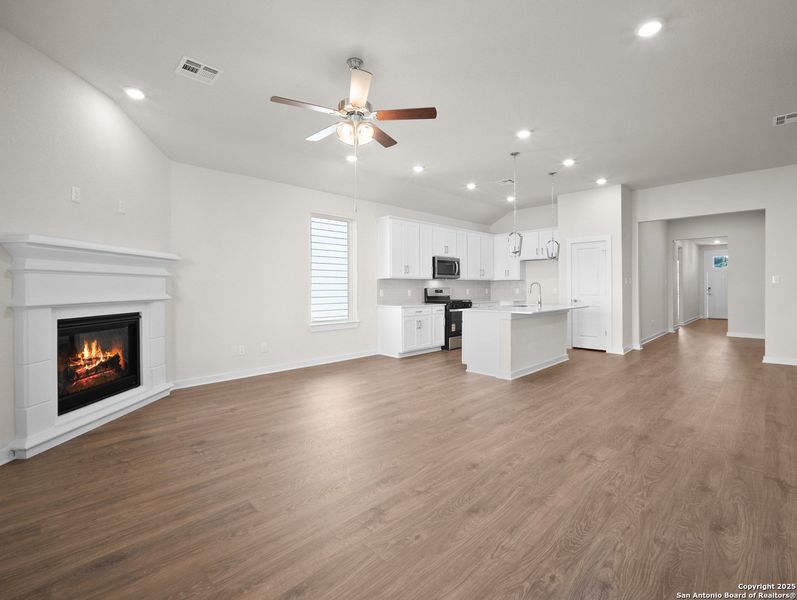 Spacious, unfurnished interior of a new home in Hunter's Ranch, San Antonio (Image 14). Spacious, unfurnished interior of a new home in Hunter's Ranch, San Antonio (Image 14).