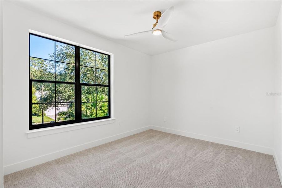 Spacious, unfurnished interior of a new home in College Park, Orlando (Image 24).