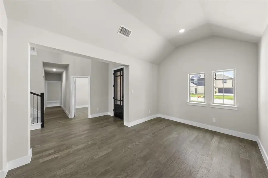 Spacious, unfurnished interior of a new home in Woodcreek, Rockwall (Image 17).