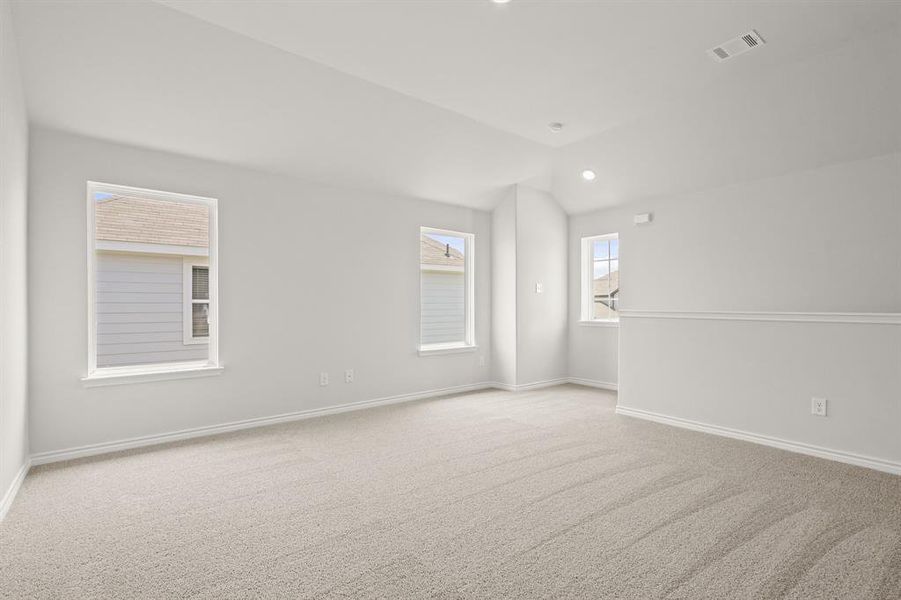 Spacious, unfurnished interior of a new home in Sycamore Landing, Fort Worth (Image 18).