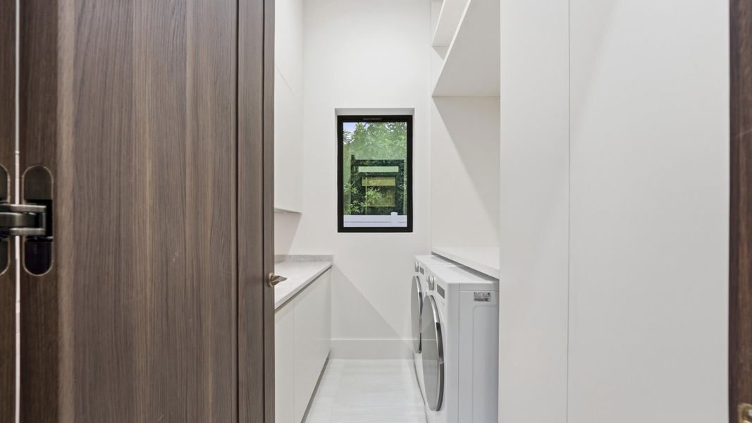 LAUNDRY ROOM DOWNSTAIRS