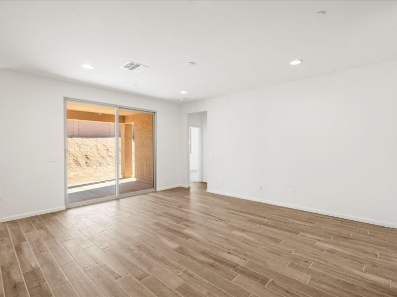 Spacious, unfurnished interior of a new home in Arbor at Madera Highlands II, Sahuarita (Image 9).