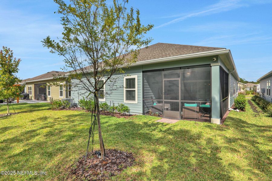 Exterior details and patio area of a home in , Yulee (Image 2).