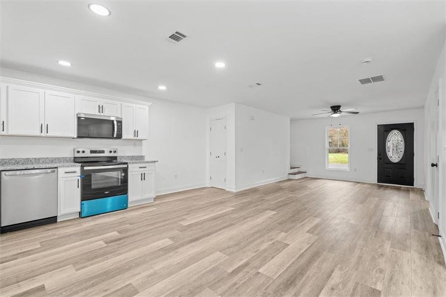 Spacious, unfurnished interior of a new home in , Calhoun (Image 34).