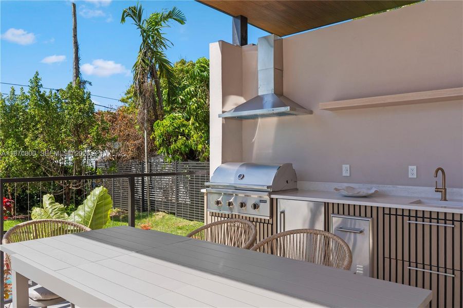 Exterior details and patio area of a home in , Miami (Image 42).