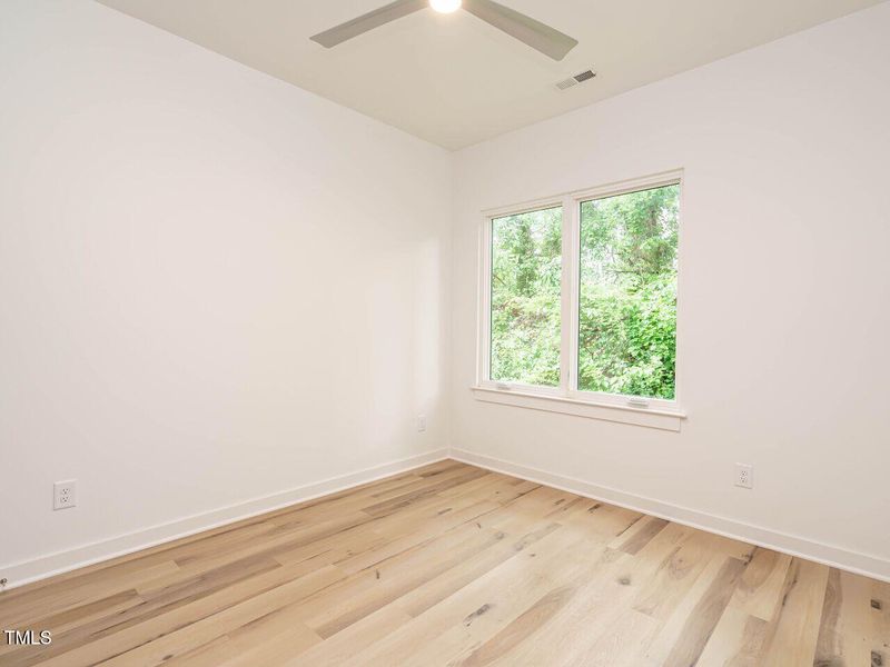 009-1280x960-bedroom