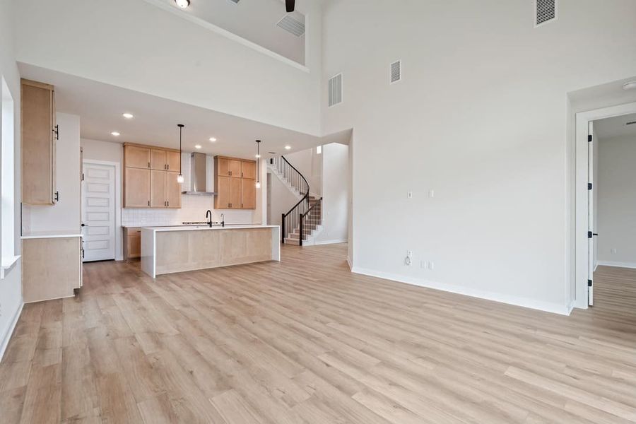 Spacious, unfurnished interior of a new home in Heritage, Dripping Springs (Image 32).
