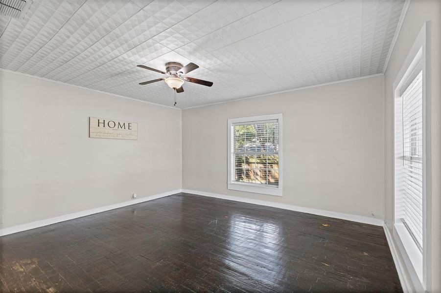 Spacious, unfurnished interior of a new home in , Cleburne (Image 9).