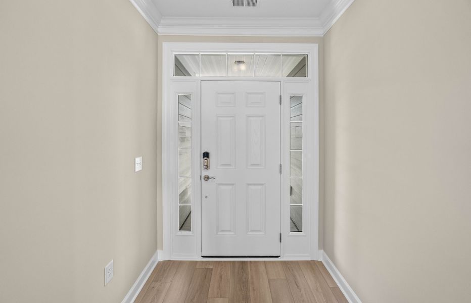 Spacious, unfurnished interior of a new home in Waterbridge, Myrtle Beach (Image 18).