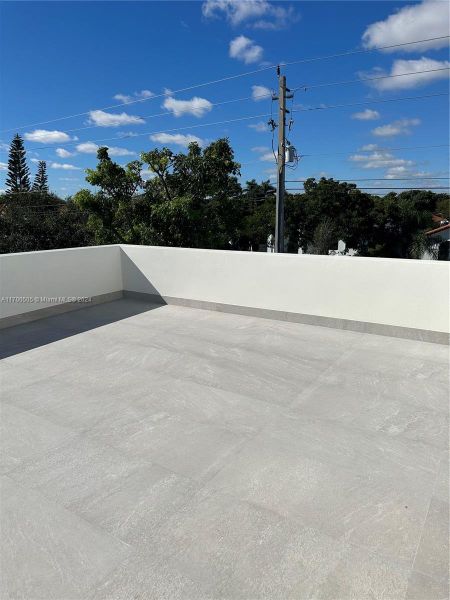 Sunset Roof Top Terrace; Great for Sun Bathing