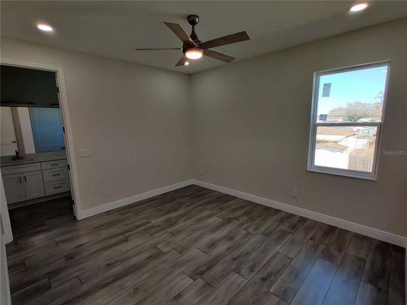 Spacious, unfurnished interior of a new home in , Tampa (Image 34).