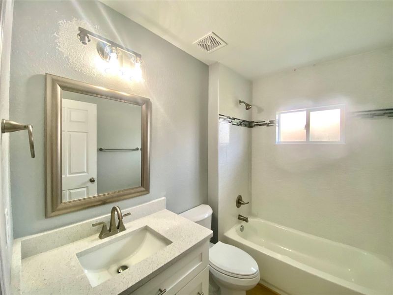 hall bath with tub/shower combo