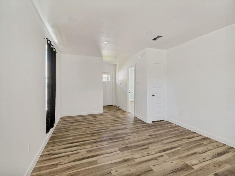 Spacious, unfurnished interior of a new home in , Dallas (Image 18).