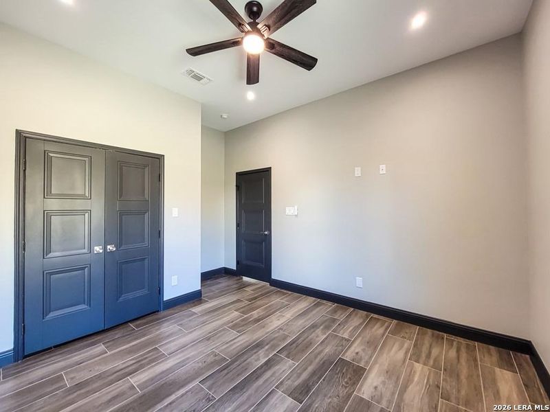 Spacious, unfurnished interior of a new home in , Eagle Pass (Image 24).