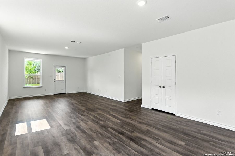 Spacious, unfurnished interior of a new home in The Overlook at Creekside, New Braunfels (Image 12). Spacious, unfurnished interior of a new home in The Overlook at Creekside, New Braunfels (Image 12).