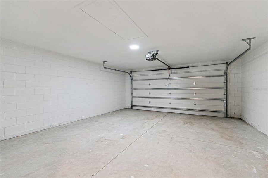 Spacious, unfurnished interior of a new home in , Orange City (Image 22).