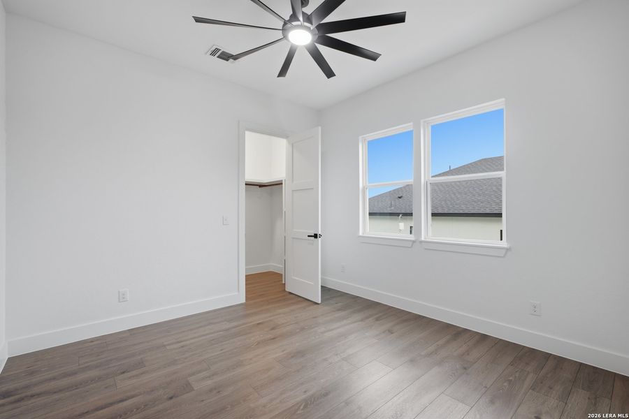 Spacious, unfurnished interior of a new home in , Blanco (Image 29).