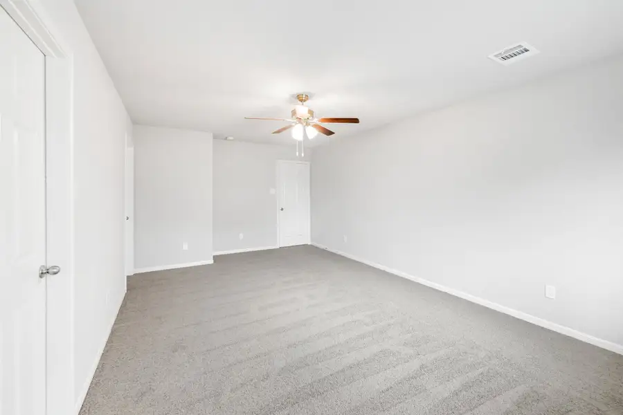 Representative unfurnished interior of a home built from the Floor Plan 1597 by Colina Homes in Rollingbrook Estates, Baytown (Image 23).