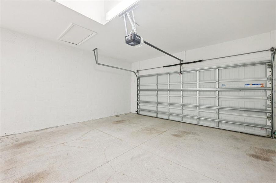 Spacious, unfurnished interior of a new home in , Venice (Image 20).