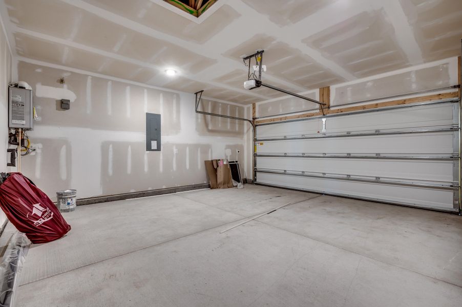 Spacious, unfurnished interior of a new home in The Groves of Berkeley, Moncks Corner (Image 17).