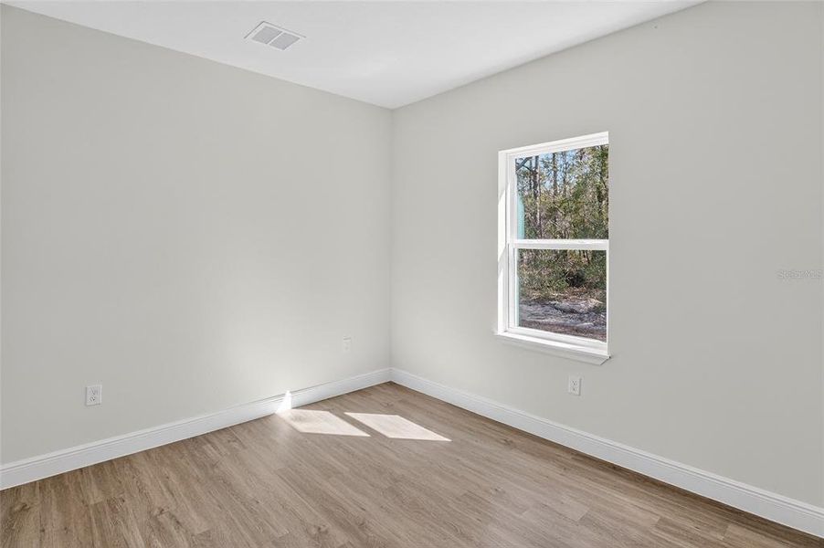 Spacious, unfurnished interior of a new home in , Citrus Springs (Image 13).