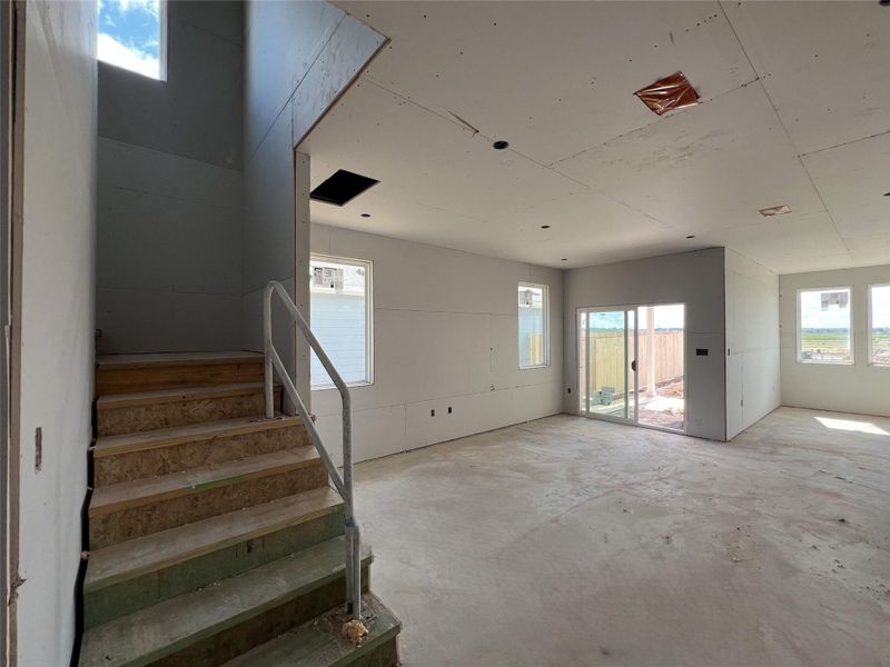 Spacious, unfurnished interior of a new home in Rolling Glen, Hutto (Image 30).