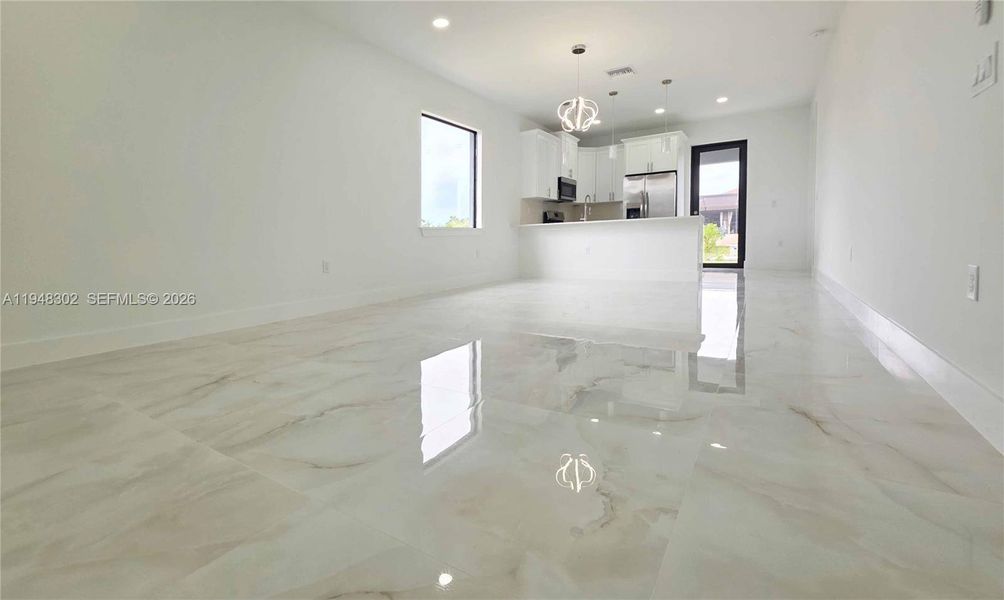 Spacious, unfurnished interior of a new home in , Lehigh Acres (Image 27).