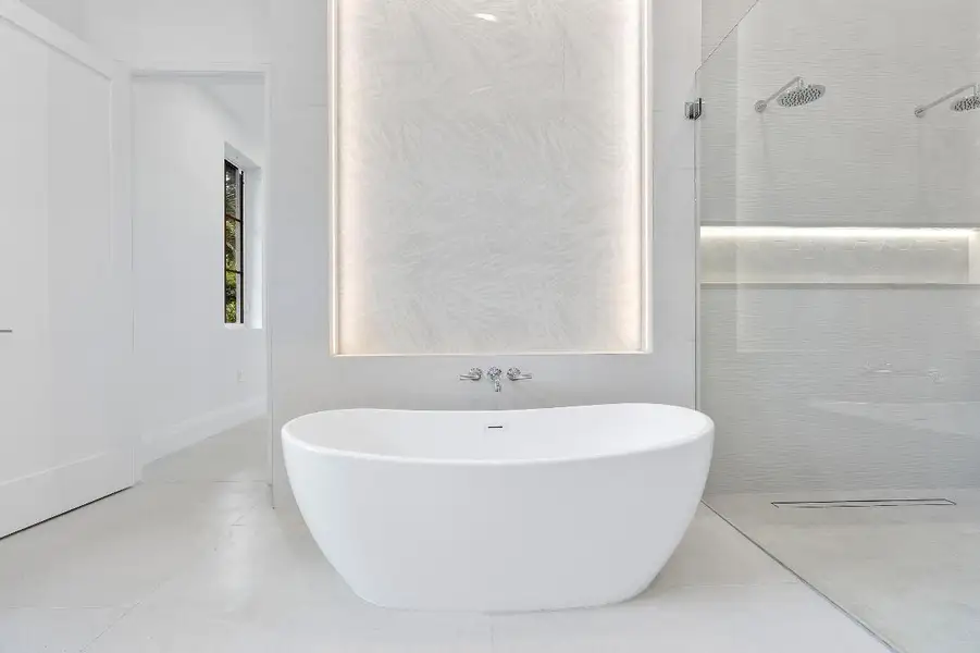 048-420 Barbarossa Ave_048